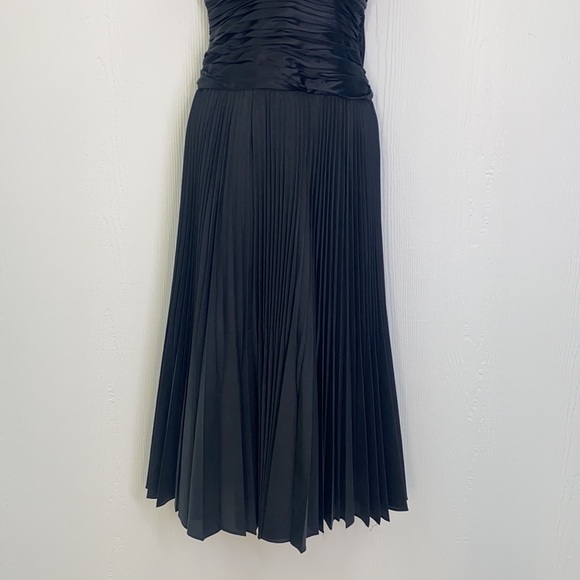 BCBG Maxazria - Beautiful Black Silk Pleated Cocktail Midi  Dress Size 6 - Picture 4 of 11